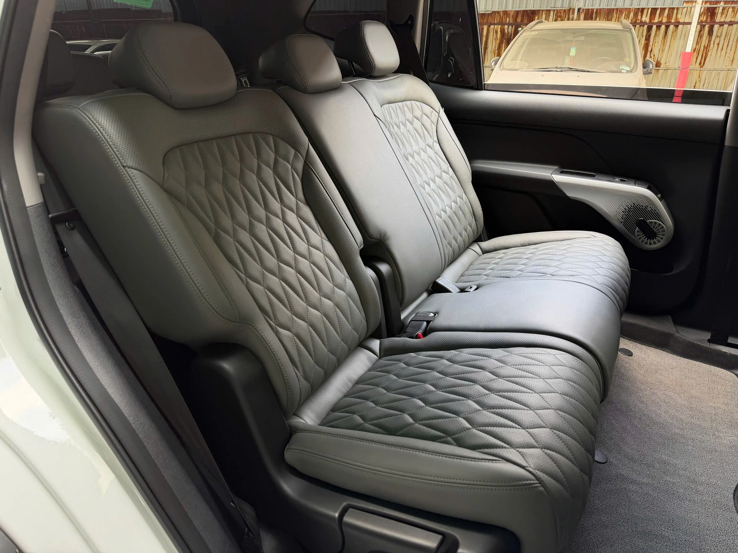 Bọc ghế VinFast Limo green 2026